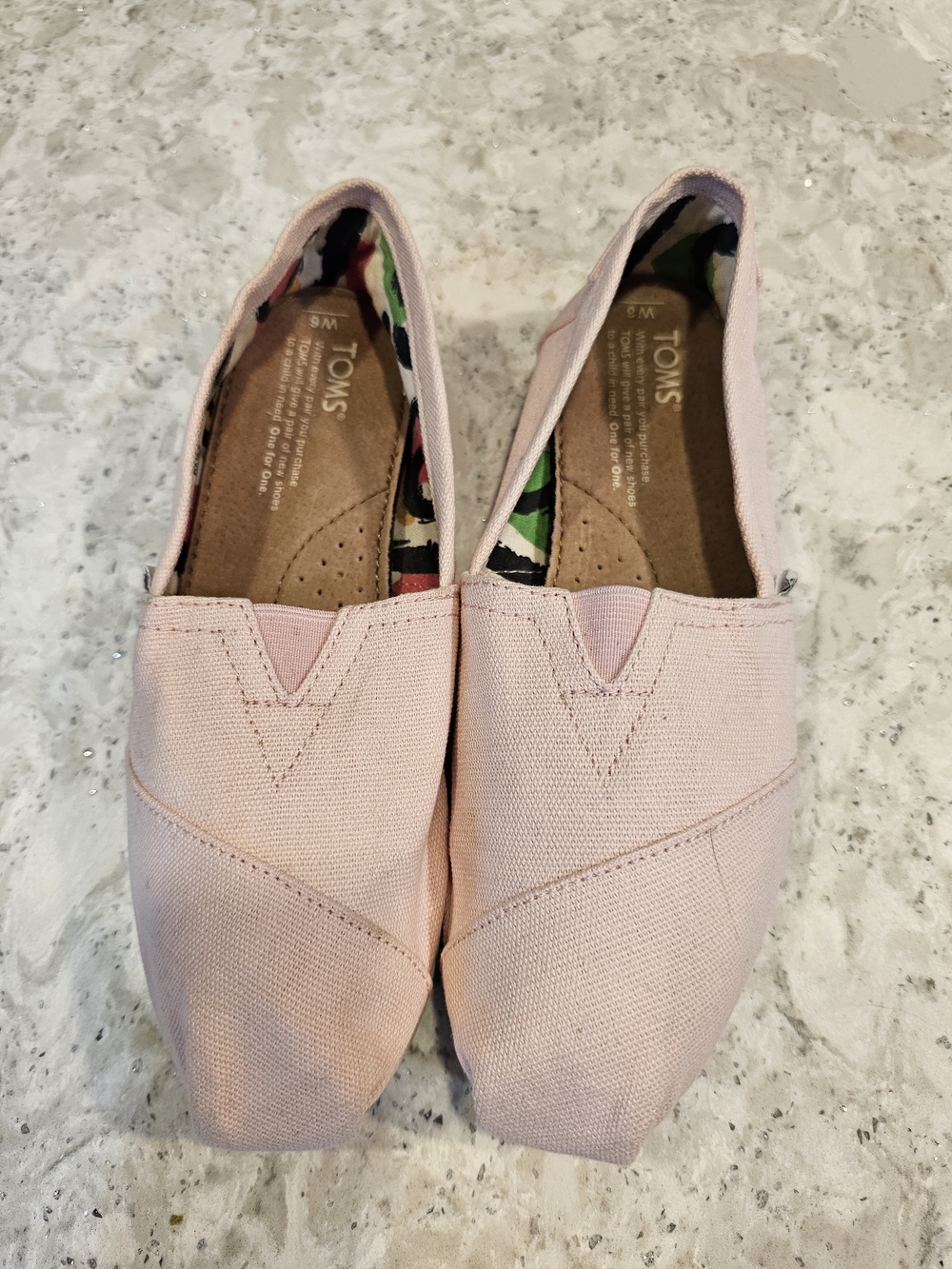 TOMS Women’s Classic Pink Canvas Slip-Ons -‎ Sz 6